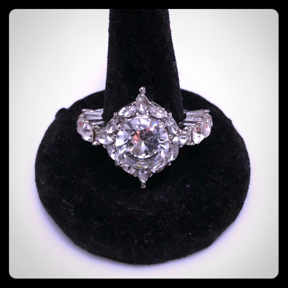 Jewelry - ➰Gorgeous Statement Ring